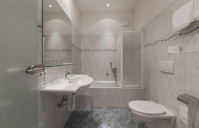 Hotel Angelica Мерано Екстериор снимка